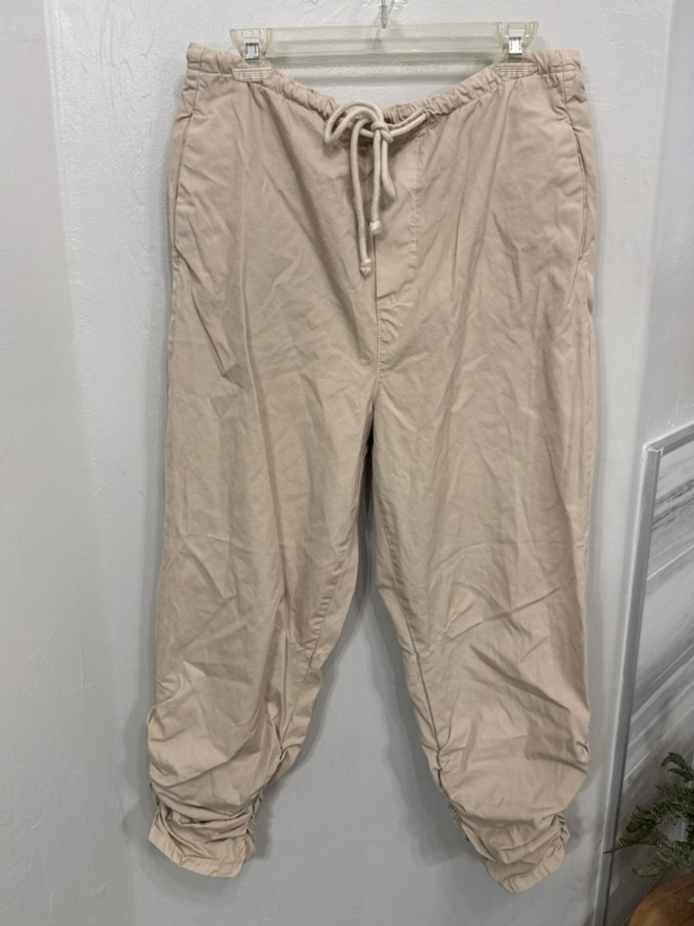 Free People Women’s Tan Drawstring Jogger Pants Rouched Ankles Size Small
